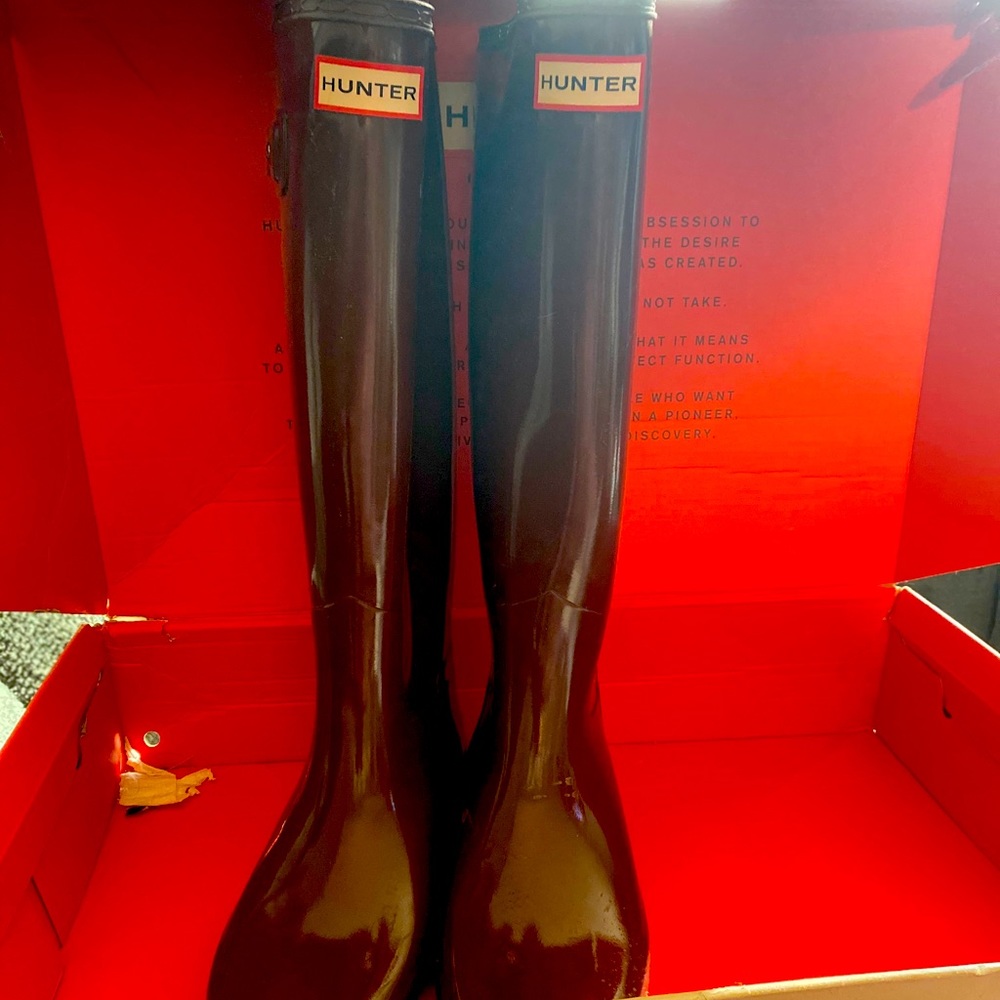 Tall hunter boot